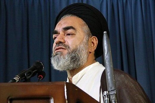 امام جمعه اصفهان: کشف حجاب سبب تضعیف نظام و تنفس مصنوعی به دشمنان است