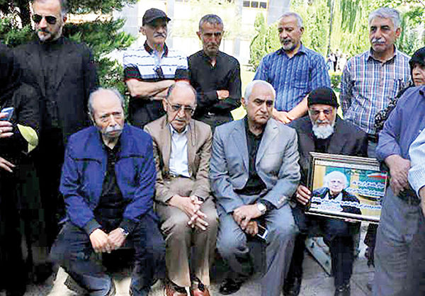 خداحافظی رفقا با پرویز