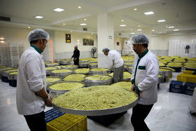 تصاویر آماده‌سازی غذای‌متبرک درحرم رضوی‎