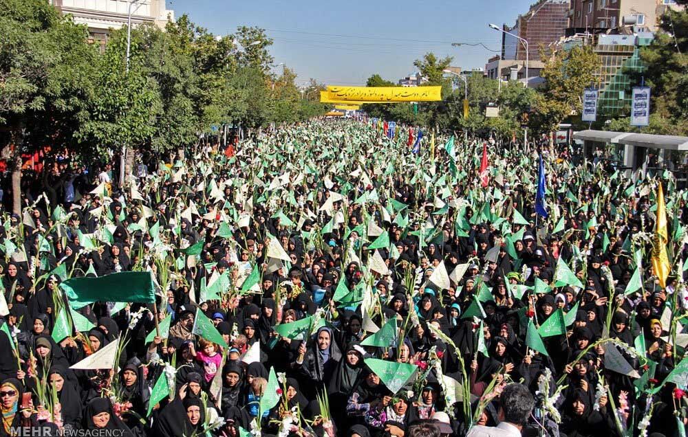 تصاویری از گلباران حرم رضوی