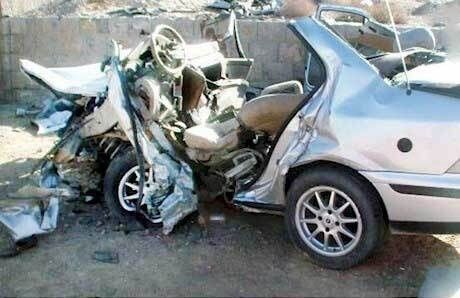 نجات معجزه‌وار در سمند مچاله شده/عکس