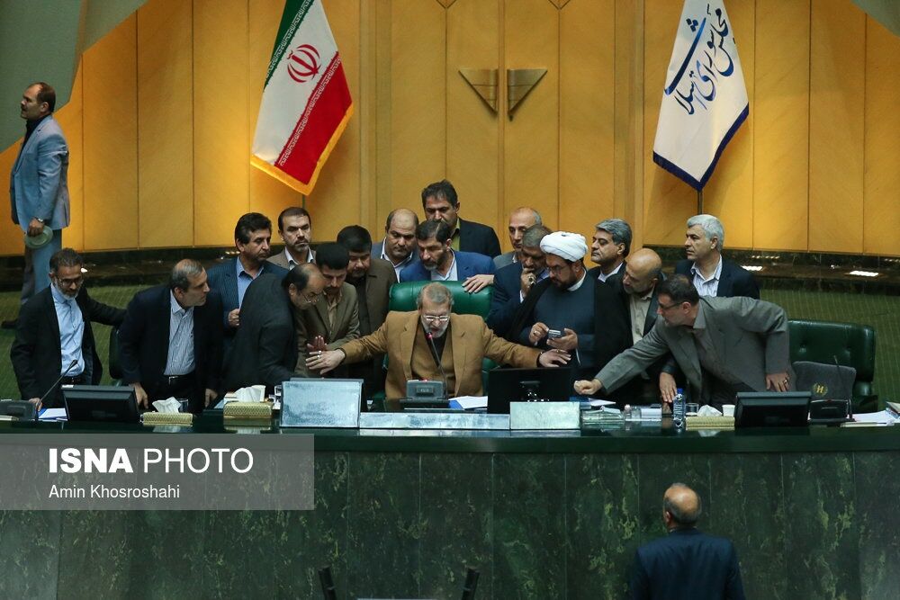 دردسر لاریجانی و صندلی‌اش با این همه نماینده/عکس