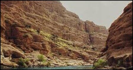 رودخانه زیبایی که گردشگران را بلعید/عکس