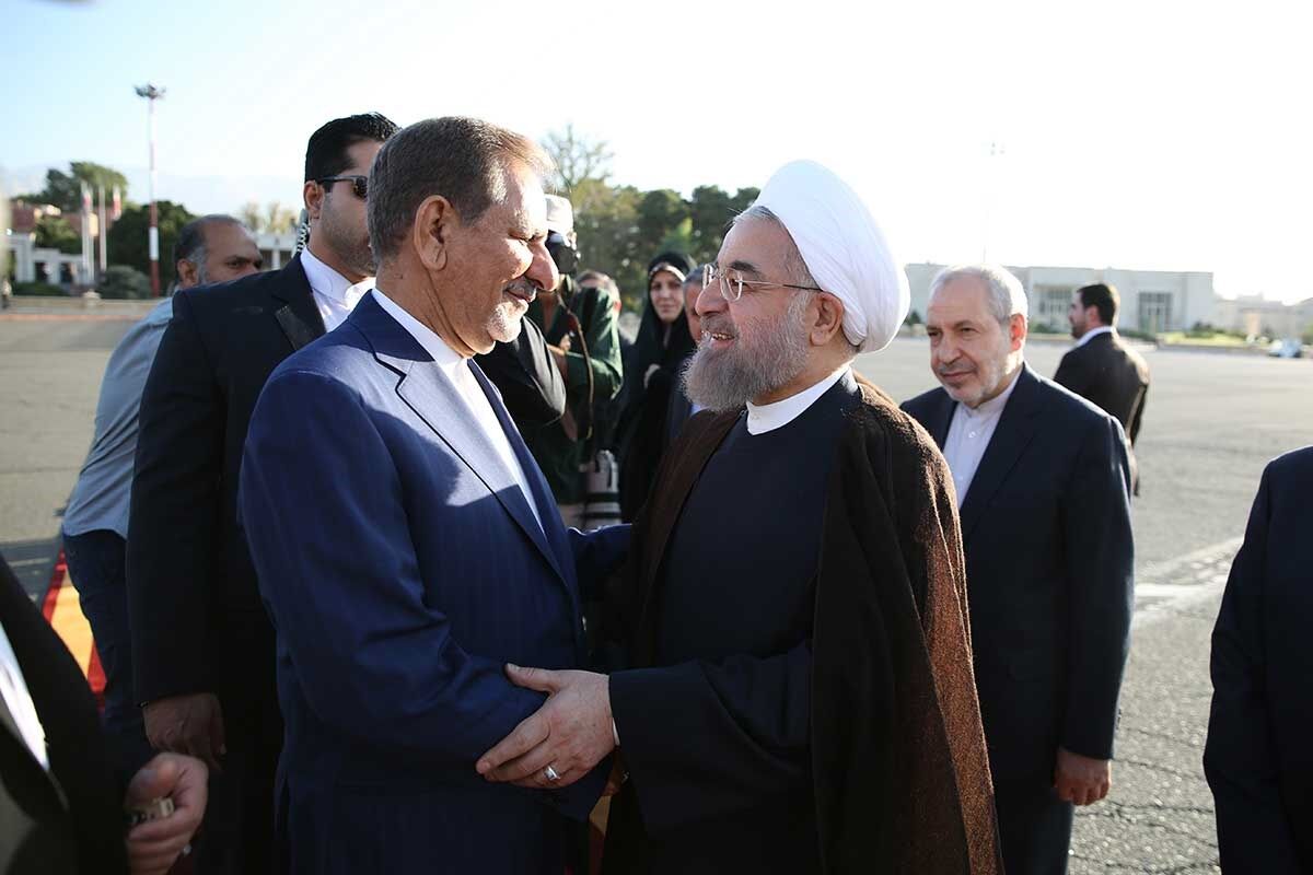 بدرقه روحانی در فرودگاه/تصاویر