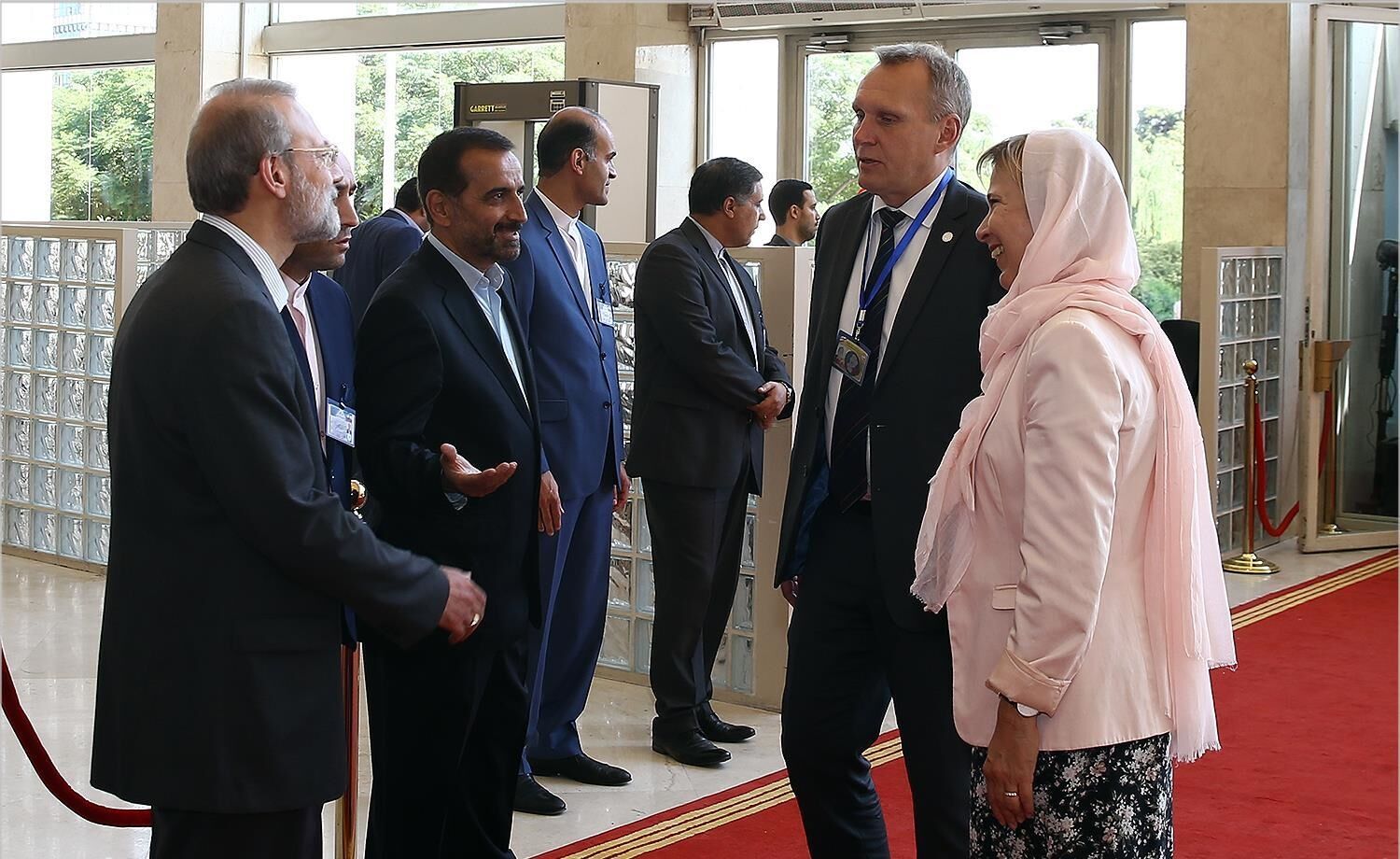 پوشش متفاوت خانم سوئدی در مراسم تحلیف