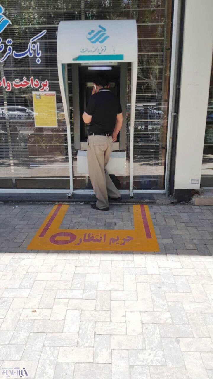 فرهنگ‌سازی ایستادن در صف خودپرداز/عکس