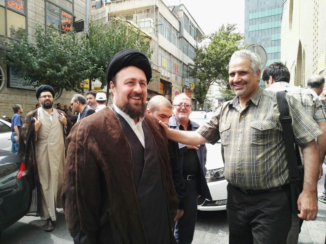 حضور یادگار امام در یک مراسم ترحیم/عکس