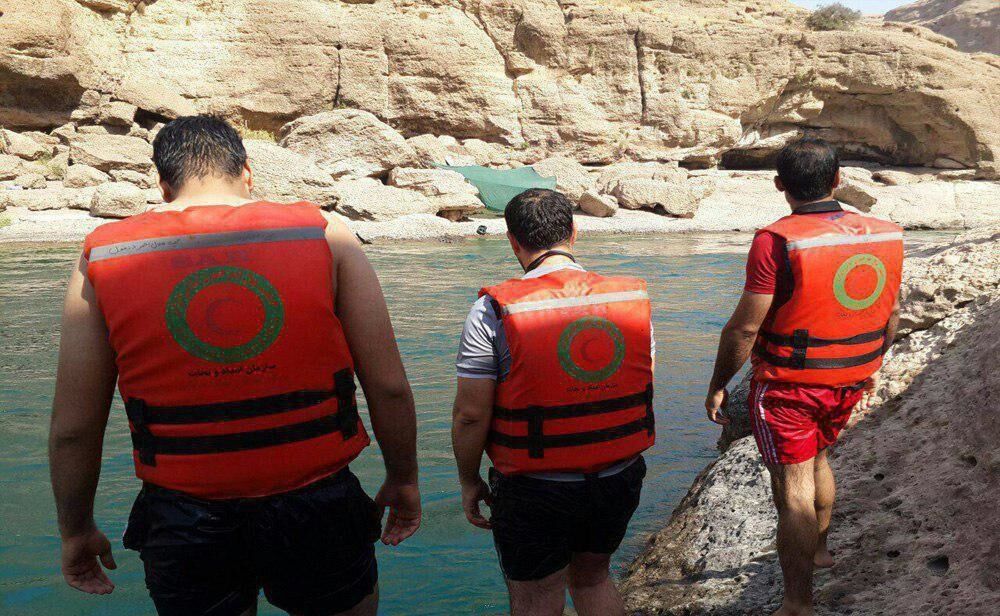 رودخانه زیبایی که گردشگران را بلعید/عکس