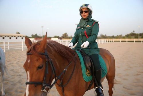 تصاویر زنان پلیس اسب اسوار