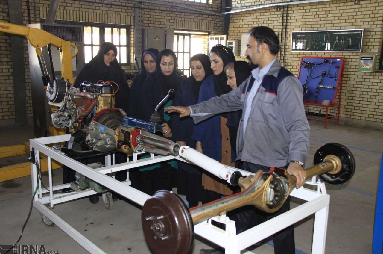 زنان مکانیک در راهند /تصاویر