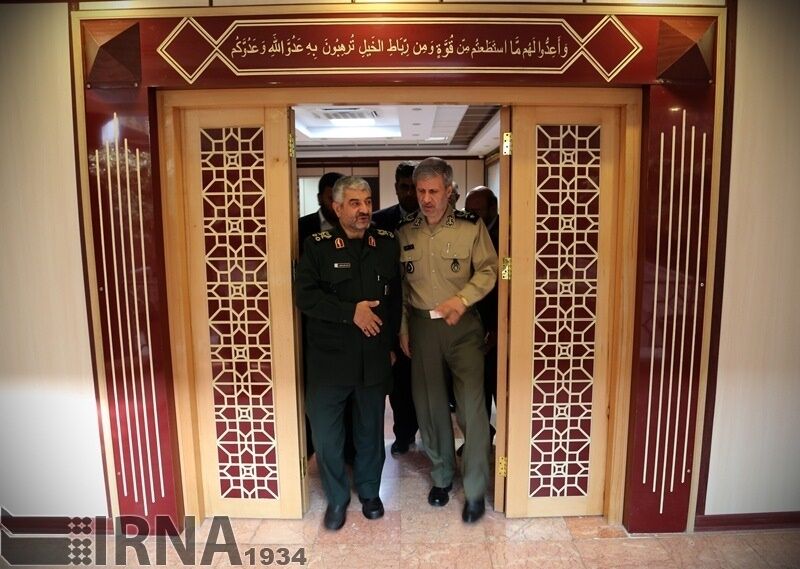 دیدار وزیردفاع با فرمانده‎کل‎سپاه/تصاویر