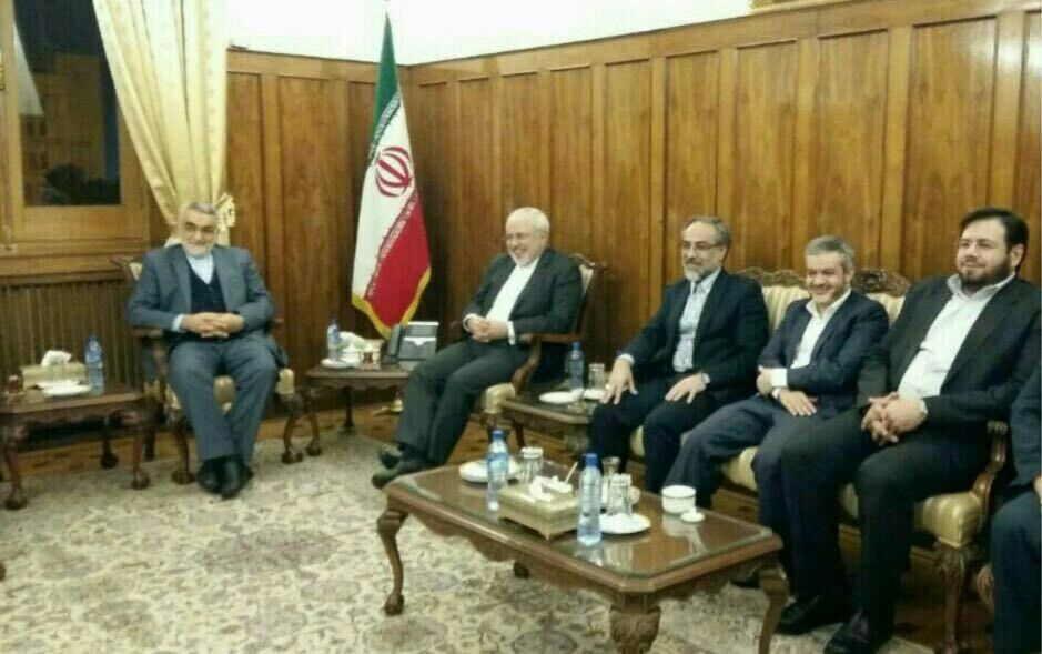 دلجویی کمیسیون امنیت از ظریف/عکس