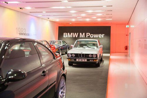 درپارکینگBMWچه‌خبراست؟/عکس