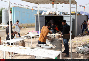 آماد سازی غذای زائرین اربعین در کربلا/تصاویر