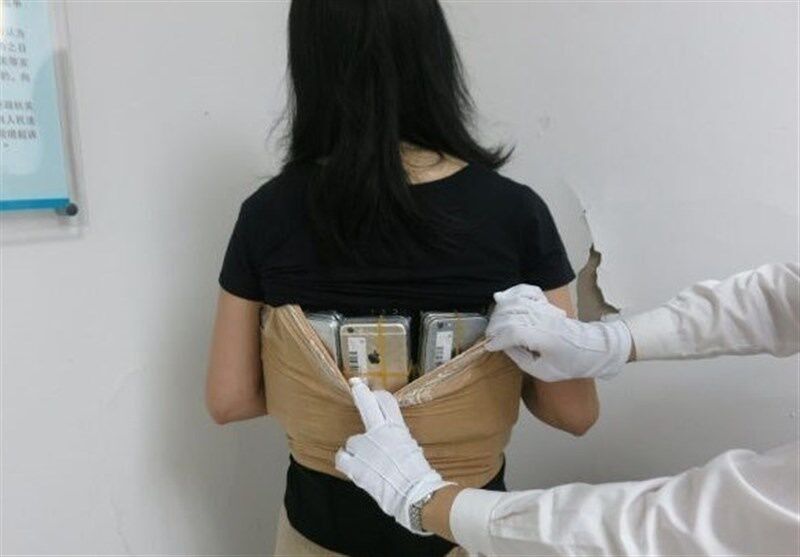 دستگیری قاچاقچی زن با۱۰۲گوشی!/عکس