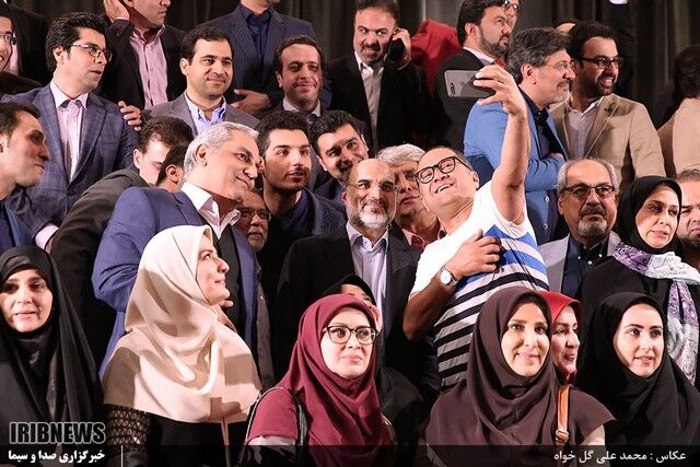 سلفی جوان و مدیری با رئیس رسانه ملی
