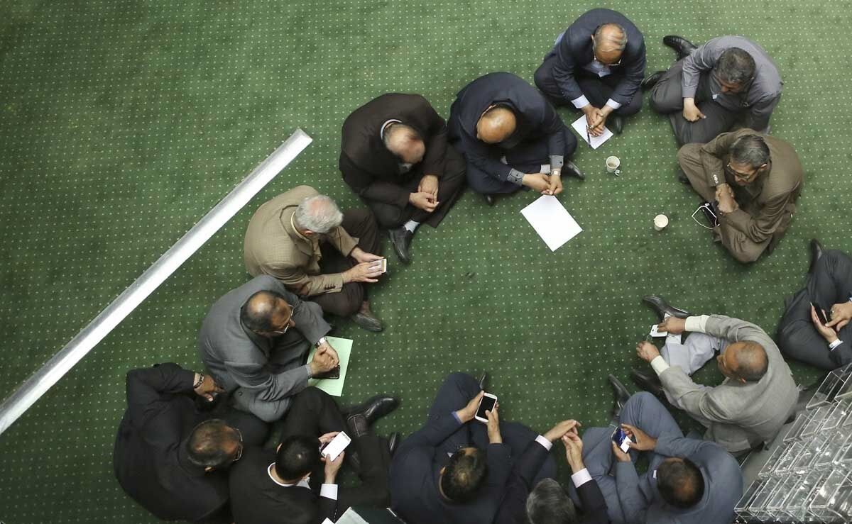 عکس | دورهمی در مجلس