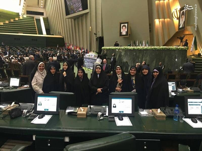 عکس یادگاری نمایندگان زن در مراسم تحلیف