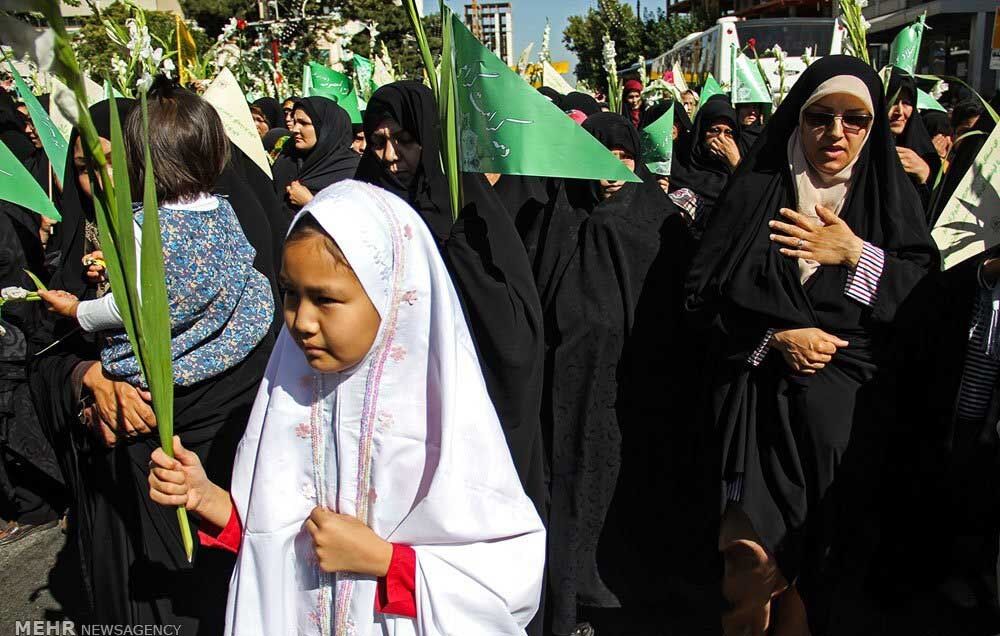 تصاویری از گلباران حرم رضوی