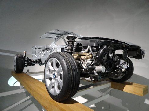 درپارکینگBMWچه‌خبراست؟/عکس