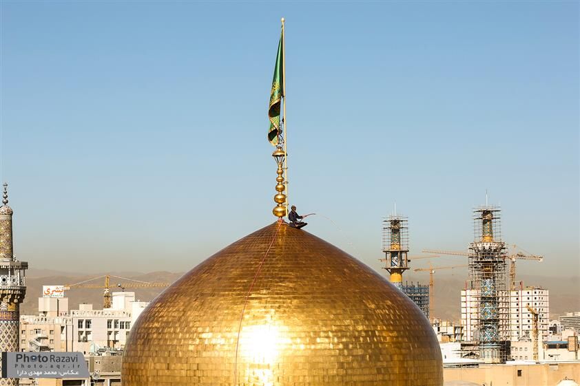 شستشوی گنبد منور رضوی+تصاویر