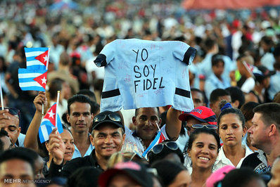 استقبال اهالی سانتیاگو از خاکستر کاسترو/تصاویر