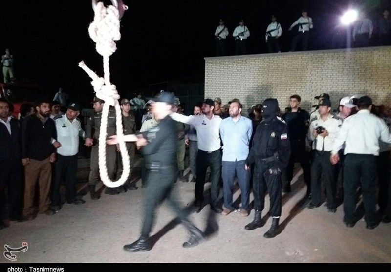 تصاویری از اعدام قاتل آتنا اصلانی