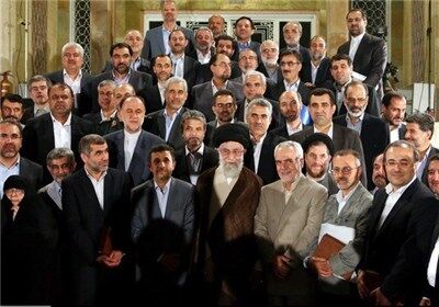 عکس یادگاری دولت احمدی نژاد با رهبری