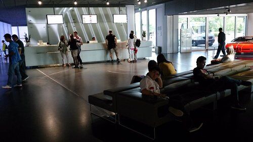 درپارکینگBMWچه‌خبراست؟/عکس