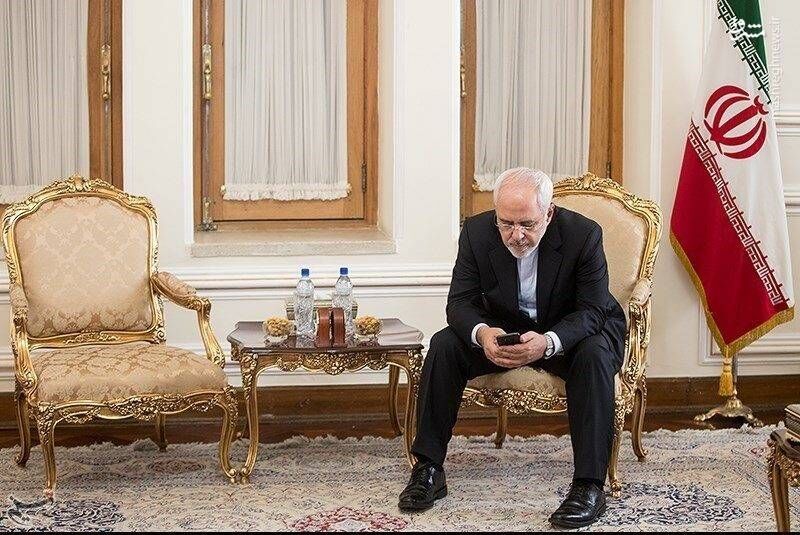 ظریف در حاشیه دیدارهای امروزش/عکس