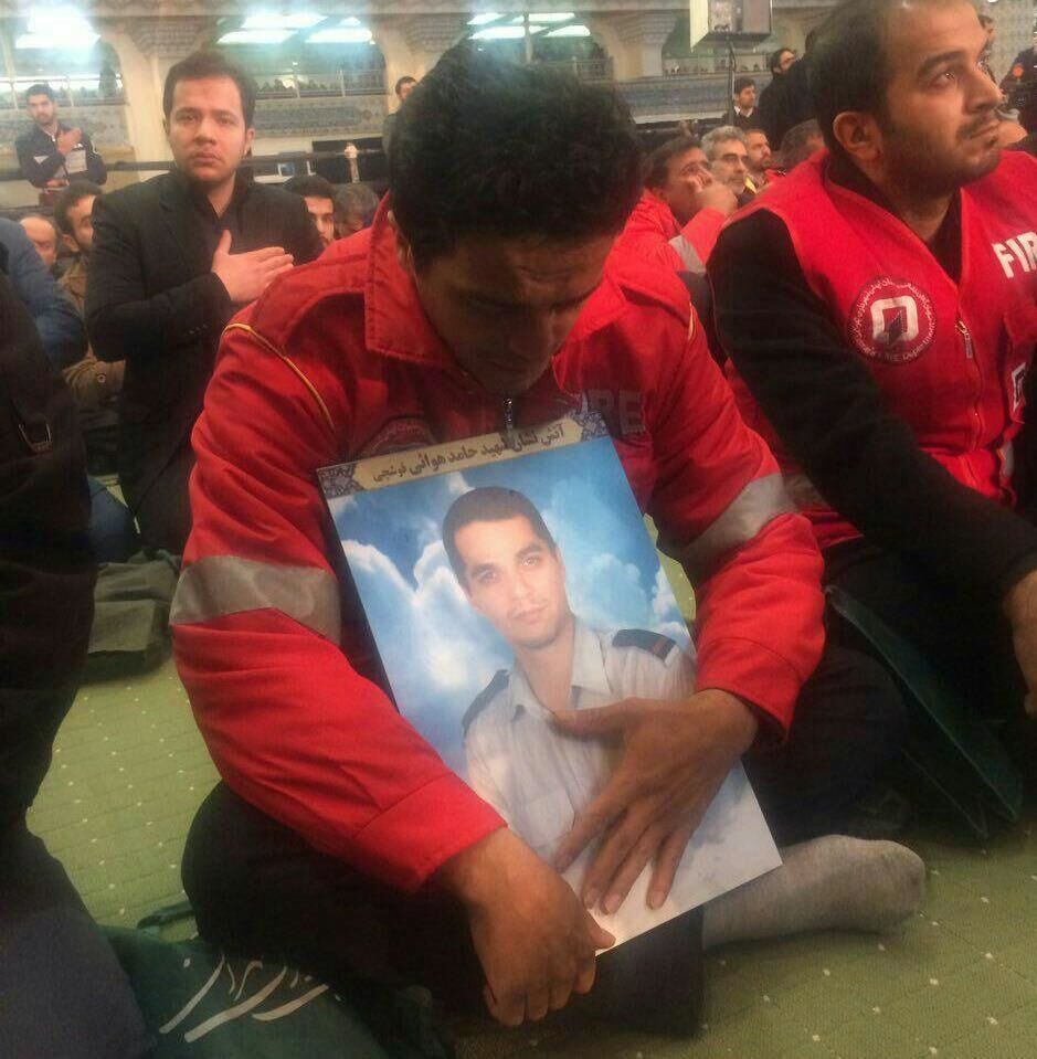 برادر دوقلوی یک شهید آتش‌نشان/عکس