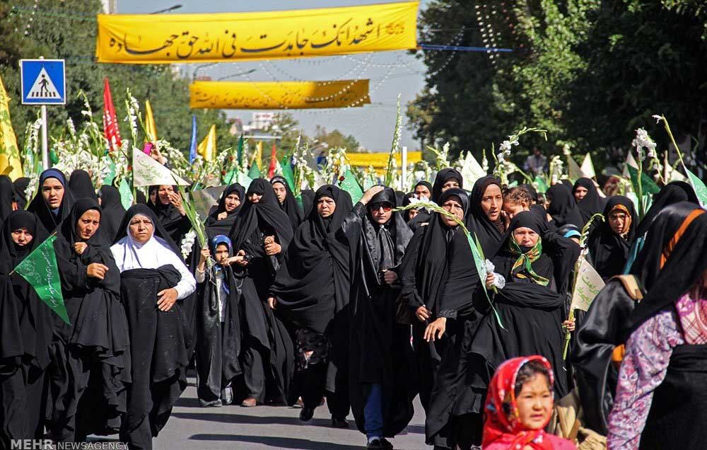 تصاویری از گلباران حرم رضوی
