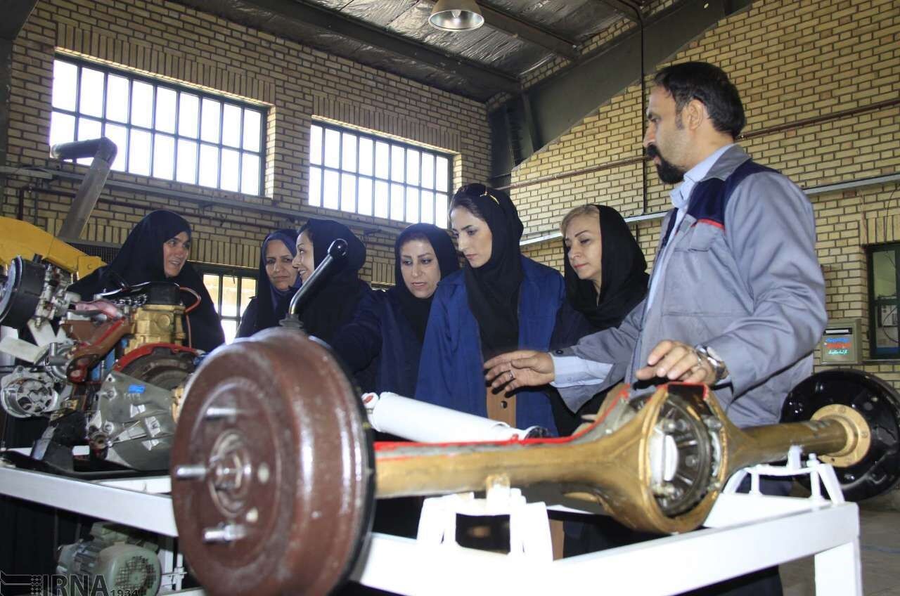 زنان مکانیک در راهند /تصاویر